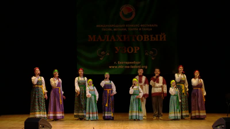 Посеяли девки лён.